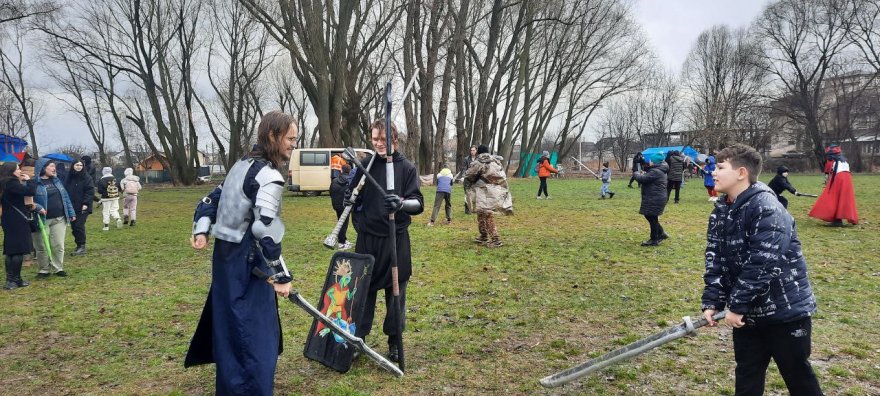 «Допоможемо захисникам разом»: свято для дітей та благодійний збір на медичне обладнання, що рятує життя воїнів
