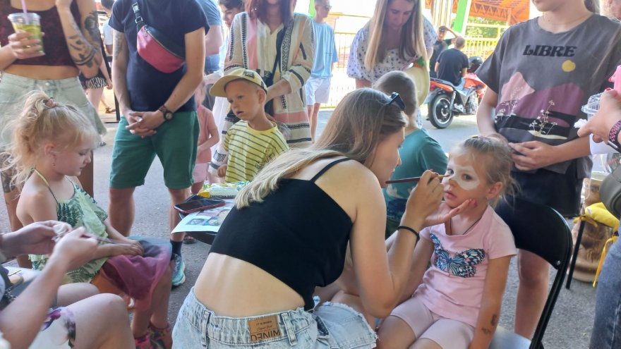 Відпочиваючи допомагаємо: благодійний ярмарок задля збору коштів на ремонт автомобіля Відпочиваючи допомагаємо: благодійний ярмарок задля збору коштів на ремонт автомобіля