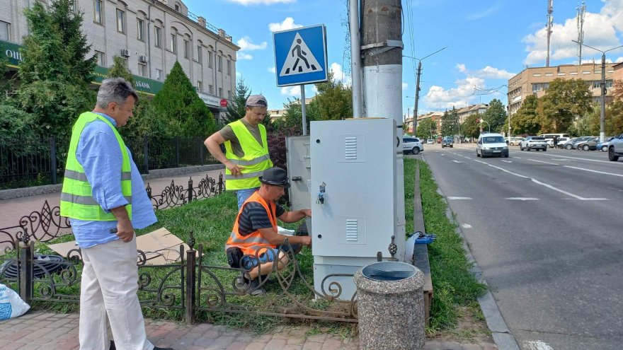 У Борисполі почали встановлювати системи автономного живлення світлофорів