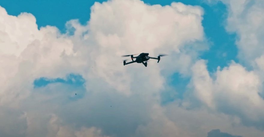 Квадрокоптер DJI Mavic 3 Pro: Інноваційний погляд на аерофотозйомку