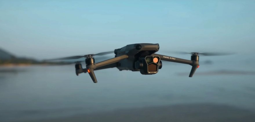 Квадрокоптер DJI Mavic 3 Pro: Інноваційний погляд на аерофотозйомку