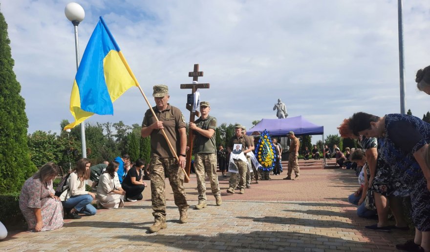 Бориспільська громада попрощалася із 41-річним захисником Сергієм Шадурою Бориспільська громада попрощалася із 41-річним захисником Сергієм Шадурою