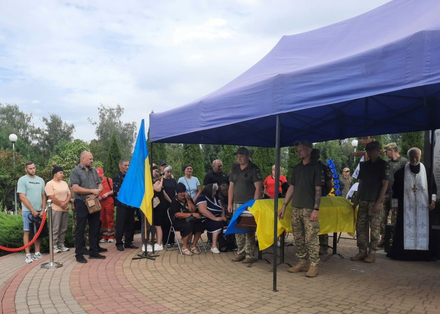 Бориспільська громада попрощалася із 41-річним захисником Сергієм Шадурою Бориспільська громада попрощалася із 41-річним захисником Сергієм Шадурою