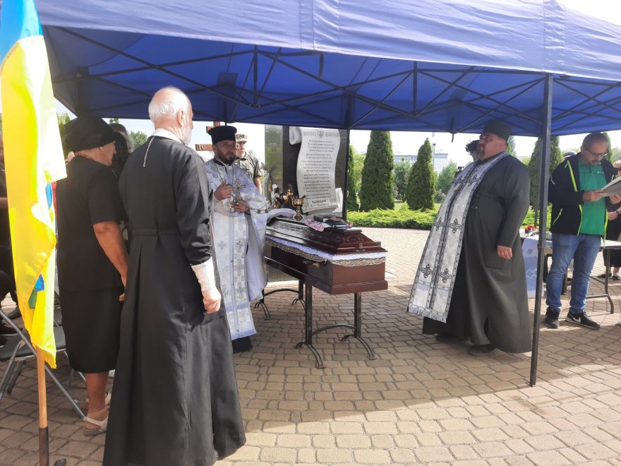 Бориспільська громада попрощалася із 41-річним захисником Сергієм Шадурою Бориспільська громада попрощалася із 41-річним захисником Сергієм Шадурою
