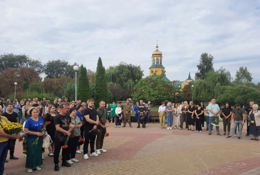 Бориспільська громада попрощалася із 41-річним захисником Сергієм Шадурою Бориспільська громада попрощалася із 41-річним захисником Сергієм Шадурою
