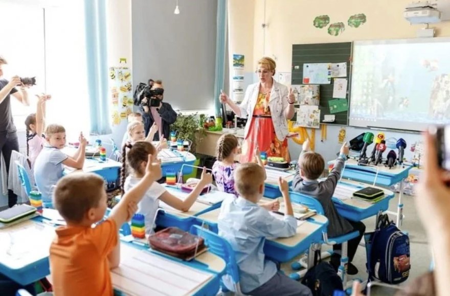 День учителя та День тероборони: дві професії, які формують майбутнє України
