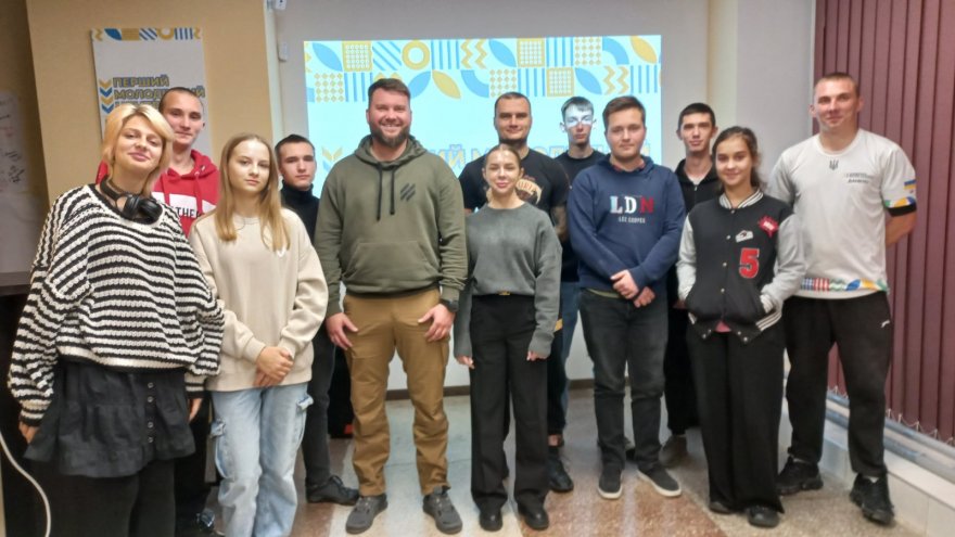 Кава з цікавими людьми. Офіцер 3-ї штурмової бригади з позивним «Сад» зустрівся з бориспільською молоддю
