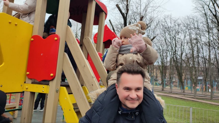 Святу бути: новорічна дитяча феєрія на вулиці Френкеля Святу бути: новорічна дитяча феєрія на вулиці Френкеля