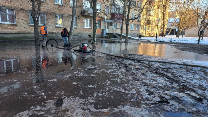 Аварія на водогоні у Борисполі спровокувала майже весняну повінь Аварія на водогоні у Борисполі спровокувала майже весняну повінь