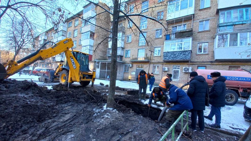 Аварія на водогоні у Борисполі спровокувала майже весняну повінь Аварія на водогоні у Борисполі спровокувала майже весняну повінь