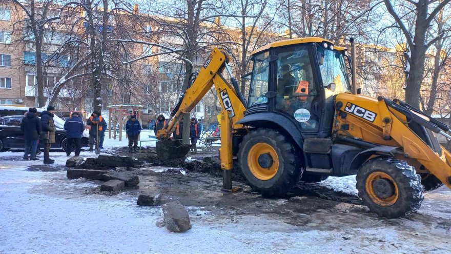 Аварія на водогоні у Борисполі спровокувала майже весняну повінь Аварія на водогоні у Борисполі спровокувала майже весняну повінь