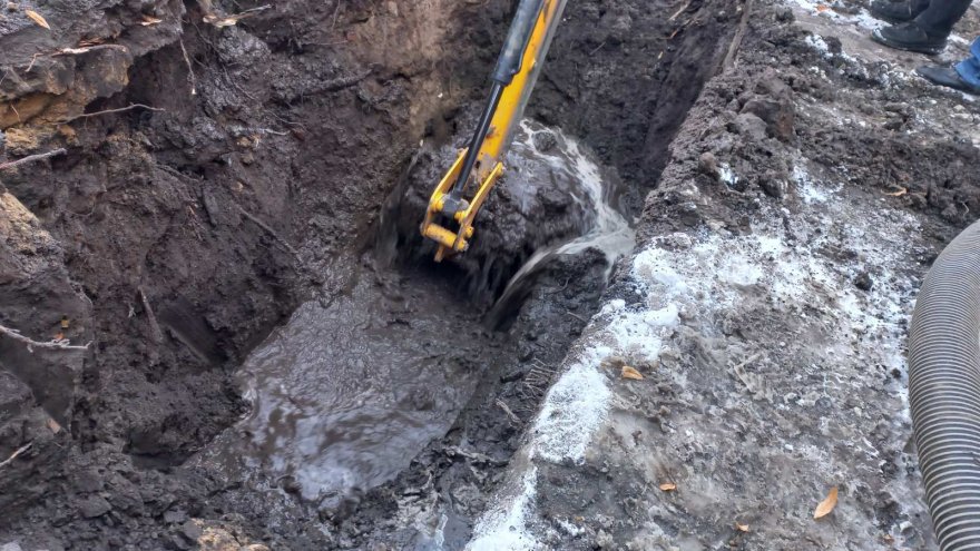 Аварія на водогоні у Борисполі спровокувала майже весняну повінь Аварія на водогоні у Борисполі спровокувала майже весняну повінь