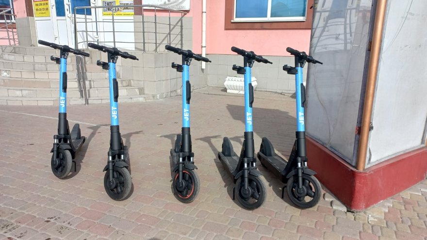 Після зими до Борисполя повернулися електросамокати Після зими до Борисполя повернулися електросамокати