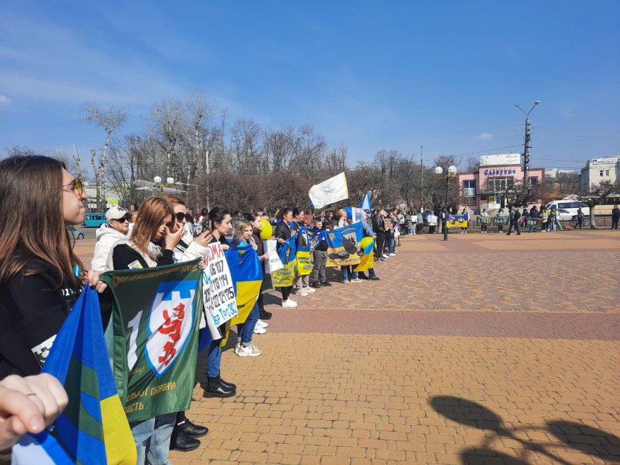 Вистоїмо! Знайдемо! Дочекаємося! Не забудемо! Вистоїмо! Знайдемо! Дочекаємося! Не забудемо!