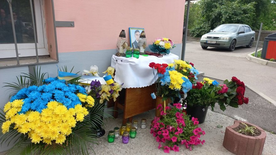 У Борисполі за ініціативи мешканців ЖК «Лелека» встановлено меморіальну дошку загиблому воїну Ярославу Яроцькому У Борисполі за ініціативи мешканців ЖК «Лелека» встановлено меморіальну дошку загиблому воїну Ярославу Яроцькому