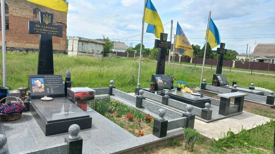 Чому управління ЖКГ більше не закуповує «козацькі хрести» для поховань загиблих воїнів?