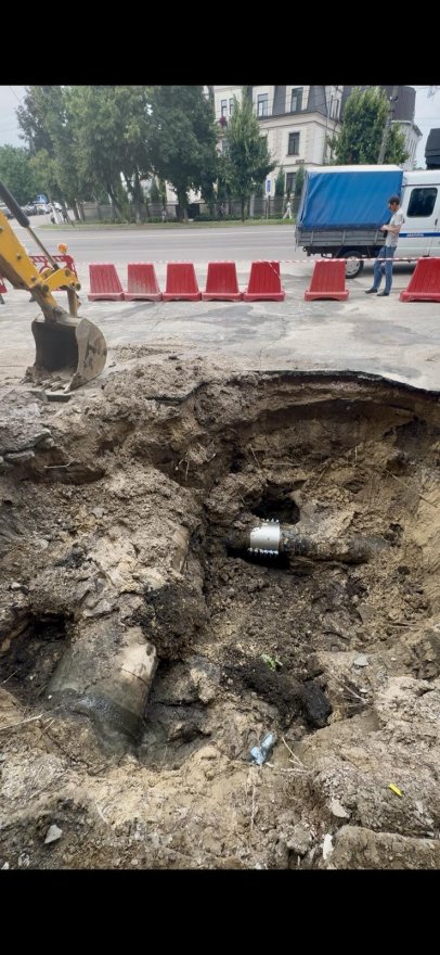 Аварію водогону на біля кафе «Маріанна» ліквідували оперативно Аварію водогону на біля кафе «Маріанна» ліквідували оперативно