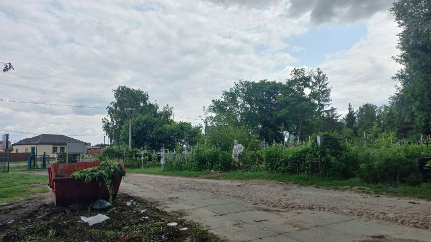 «Вістям» пишуть: вирішено 15-річну проблему сміття на Рогозівському кладовищі «Вістям» пишуть: вирішено 15-річну проблему сміття на Рогозівському кладовищі