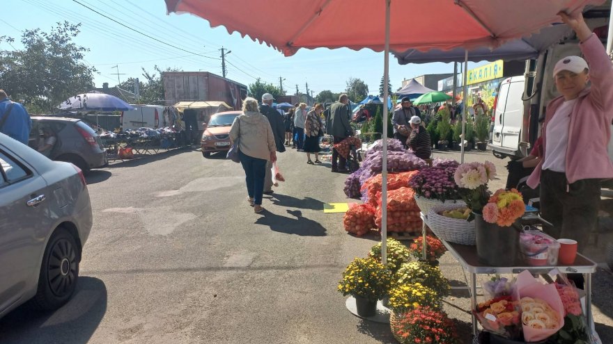 Дозвіл на ярмаркову торгівлю біля ринку на Луговій переглядатимуть кожні 6 місяців