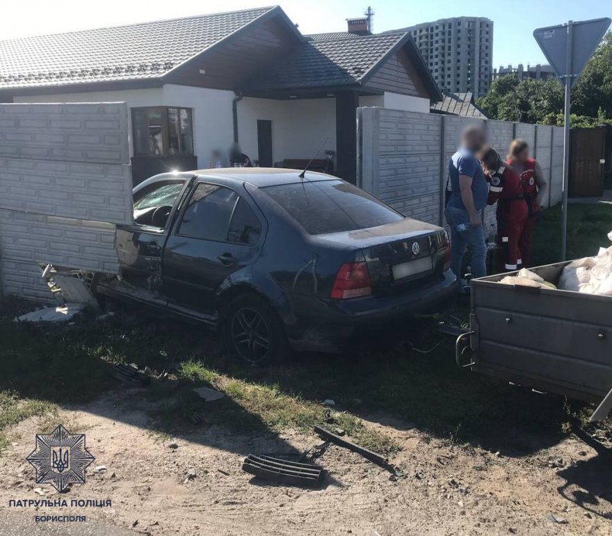 Внаслідок ДТП пошкоджено паркан у приватному секторі на перехресті Яцютівки та Бондарівки