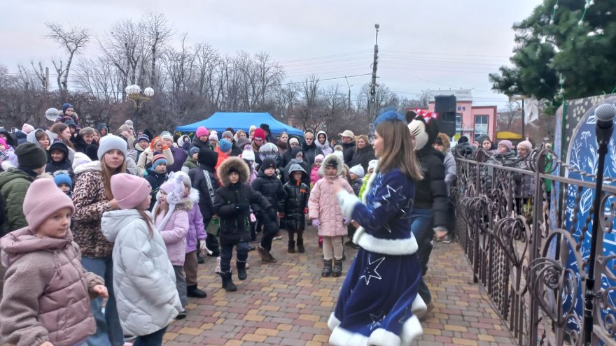 Головна новорічна ялинка Борисполя засвітила вогні Головна новорічна ялинка Борисполя засвітила вогні