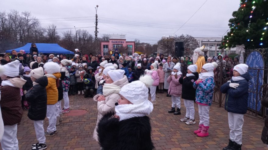 Головна новорічна ялинка Борисполя засвітила вогні Головна новорічна ялинка Борисполя засвітила вогні