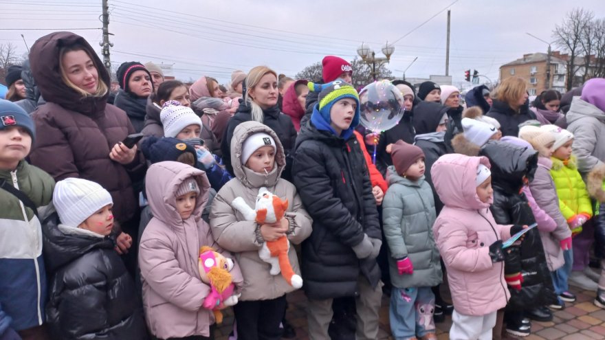 Головна новорічна ялинка Борисполя засвітила вогні Головна новорічна ялинка Борисполя засвітила вогні