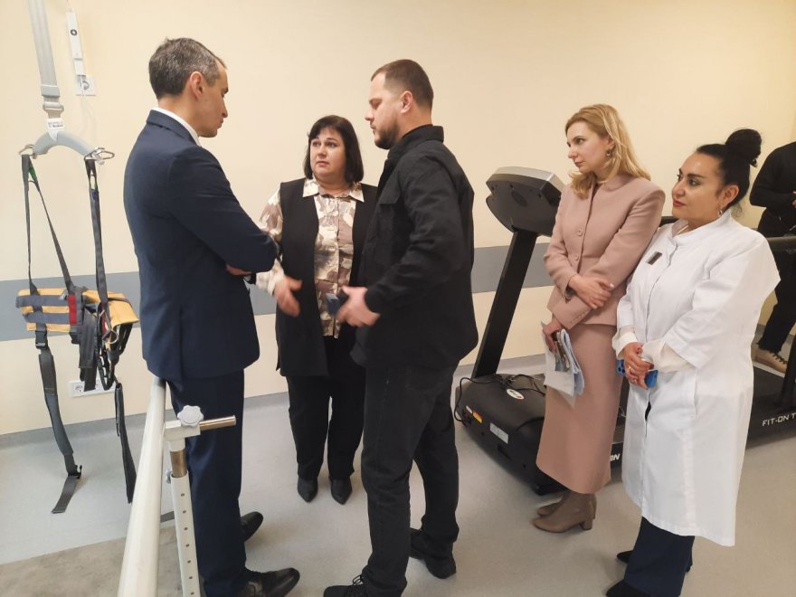 Міністр охорони здоров’я Віктор Ляшко та голова КОДА Микола Калашник проінспектували нове реабілітаційне відділення у Бориспільській БЛІЛ Міністр охорони здоров’я Віктор Ляшко та голова КОДА Микола Калашник проінспектували нове реабілітаційне відділення у Бориспільській БЛІЛ