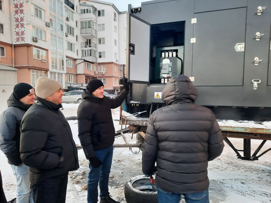 ЖК «Вишиванка» заживили від потужного генератора, на черзі інші будинки ЖК «Вишиванка» заживили від потужного генератора, на черзі інші будинки