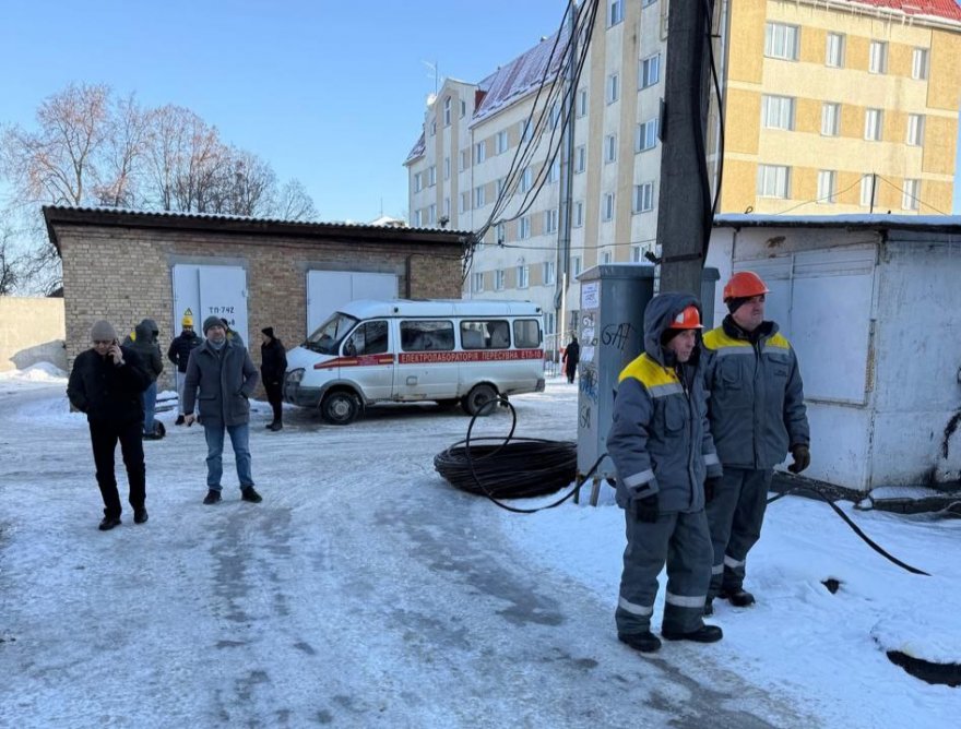 У Борисполі відновлюють електропостачання 11 будинкам на вул. Френкеля У Борисполі відновлюють електропостачання 11 будинкам на вул. Френкеля