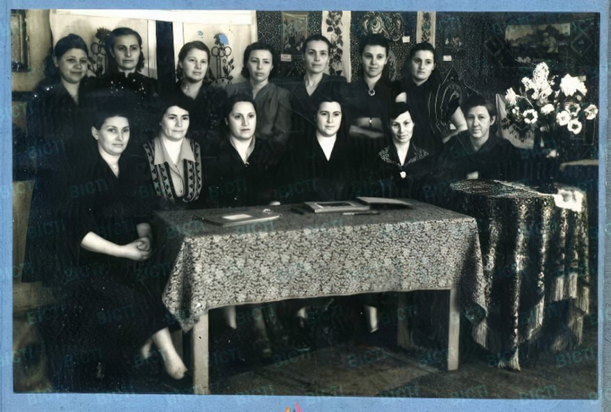 Фотофакт. Виставка вжиткового мистецтва у військовій частині. Бориспіль, 1950 та 1957 роки