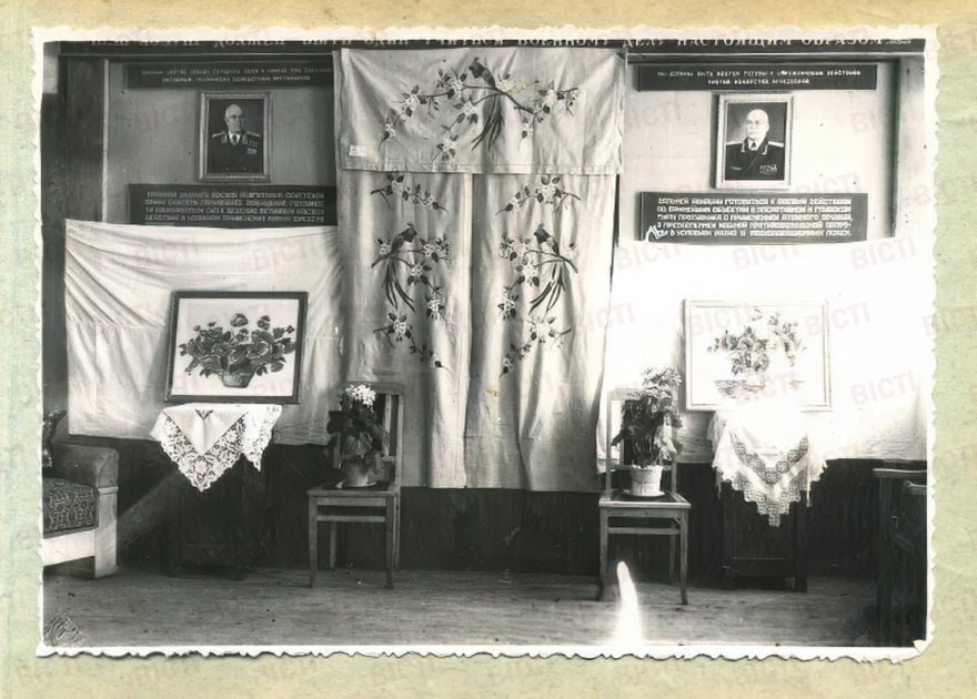 Фотофакт. Виставка вжиткового мистецтва у військовій частині. Бориспіль, 1950 та 1957 роки