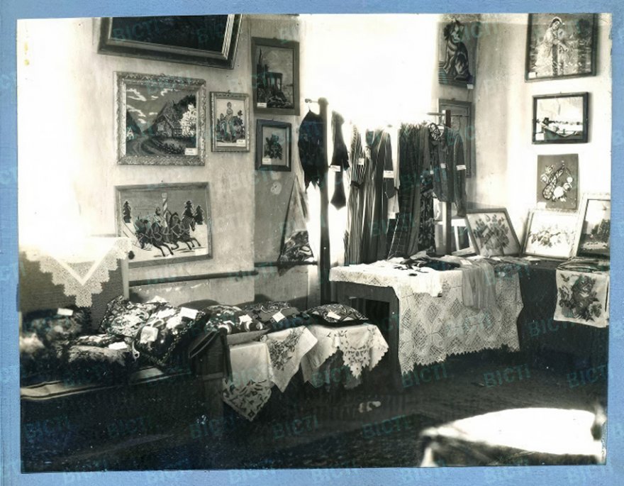 Фотофакт. Виставка вжиткового мистецтва у військовій частині. Бориспіль, 1950 та 1957 роки