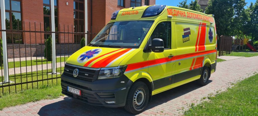 Один на два не ділиться. Кому бориспільські депутати віддали автомобіль швидкої допомоги та чому?