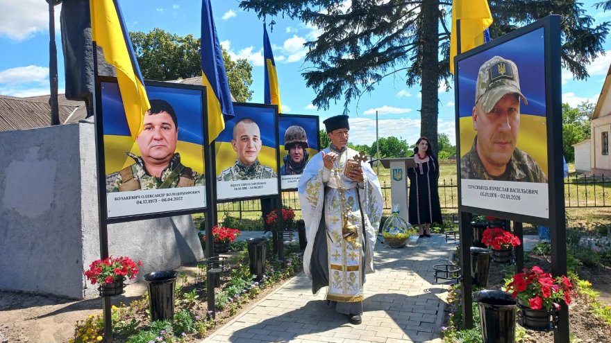 У Сеньківці та Любарцях на Бориспільщині відкрили Алеї Героїв