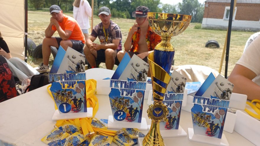 «Велоспорт-фест «Гетьман Тур» — «Вісті» крутили педалі з Борисполя до Артемівки «Велоспорт-фест «Гетьман Тур» — «Вісті» крутили педалі з Борисполя до Артемівки
