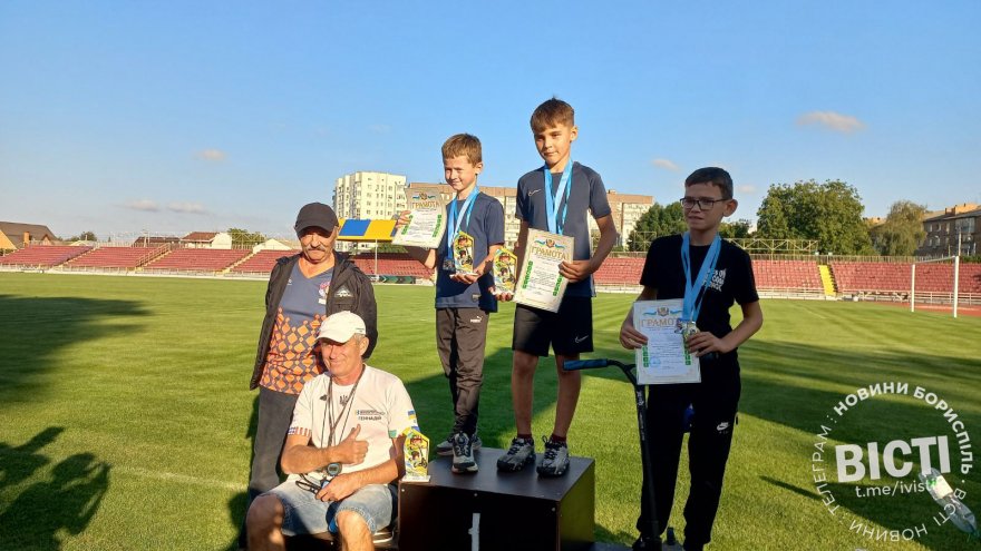 Перегони на самокатах до Дня Борисполя: коли самокати без моторчиків — це весело і по-чесному Перегони на самокатах до Дня Борисполя: коли самокати без моторчиків — це весело і по-чесному